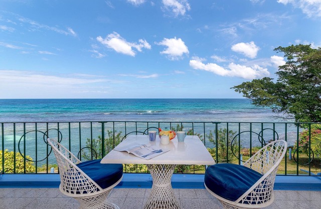 Waterfront , minutes from the beach, self catering, 24 hr security,