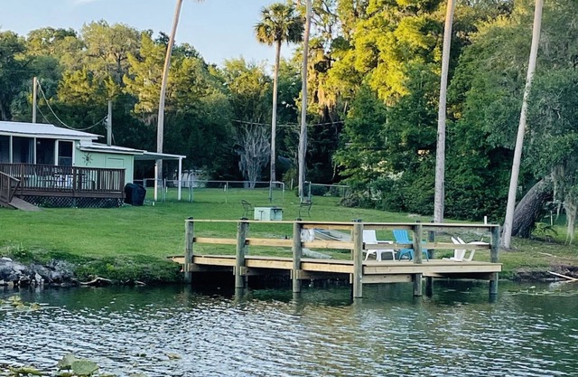 Waterfront,new dock;relax& fun:sleeps six,two full baths. Allow one sm - med dog