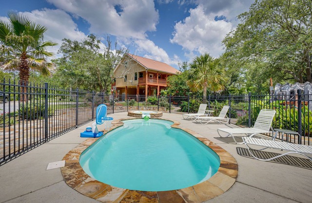 Waterfront Pass Christian Oasis ~ 2 Mi to Beach!
