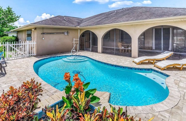 Waterfront Pool Home Canal Front in Quiet Area