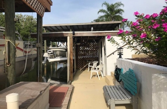 Waterfront private home located in Oak Hill - Edgewater area.