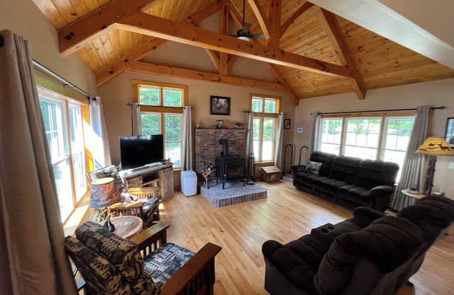 Waterfront private quiet family home, 15 min from Lake Winnipesaukee