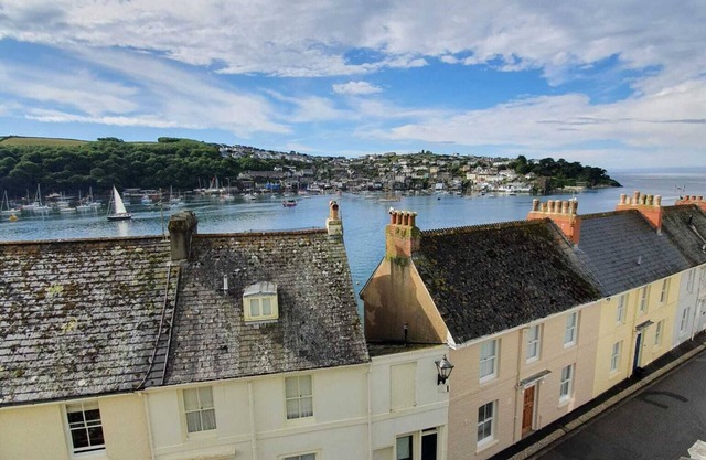 Waterfront property in the heart of Fowey, stunning views close to town & beach