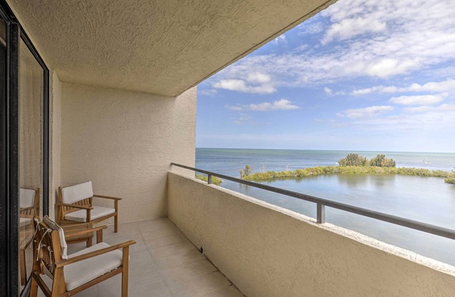 Waterfront Resort Condo w/Private Beach & Pool