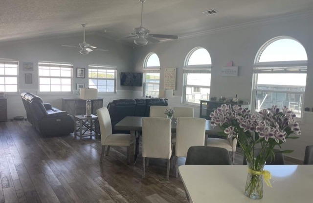 Waterfront Resort Home on Nettles Island