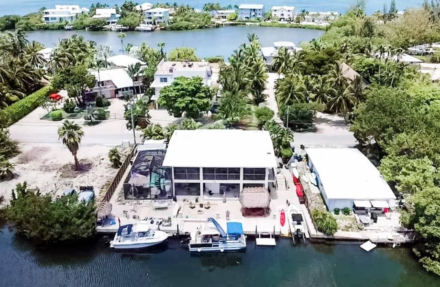 Waterfront Retreat in Key Largo 90' deep water dock