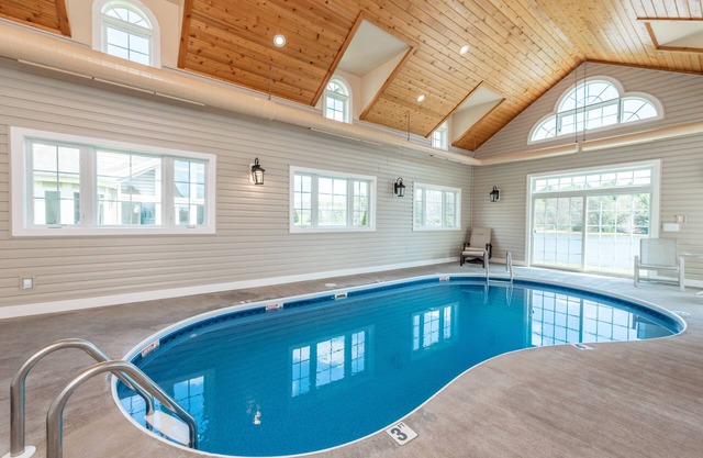 Waterfront Retreat: Lakefront, Golf Area, Indoor Pool, Dock Slip!