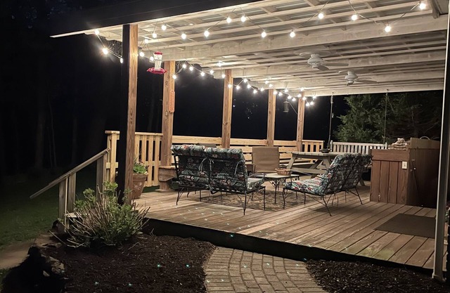 Waterfront retreat near Hershey Park. Sleeps 10.