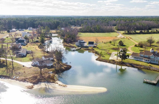 Waterfront Retreat w/Hot Tub, Game Room, Kayaks, 2 Kings, + more!