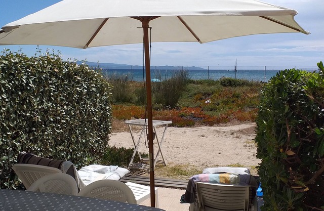 Waterfront, sea view, large studio, 26m², air-conditioned, direct beach access