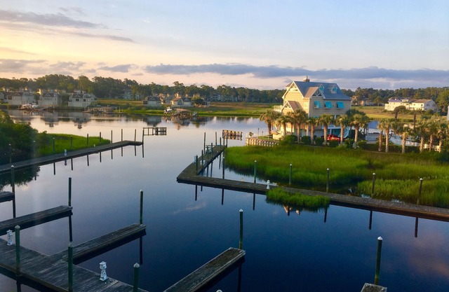 Waterfront Splendor/Snowbirds Welcome/2B/2B Condo/Quiet Golf Course Comm.