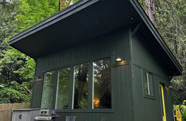 Waterfront Tiny Home Near Olympic NationalPark