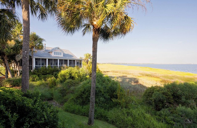 Waterfront View w/pool Cottage - Min from Downtown!