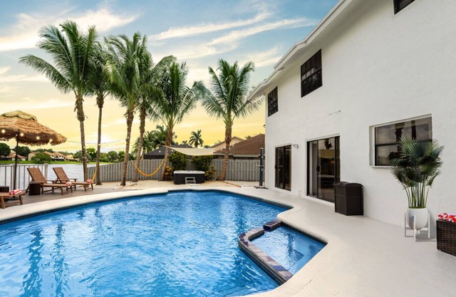 Waterfront Villa w/Pool Game Room Cinema Spa