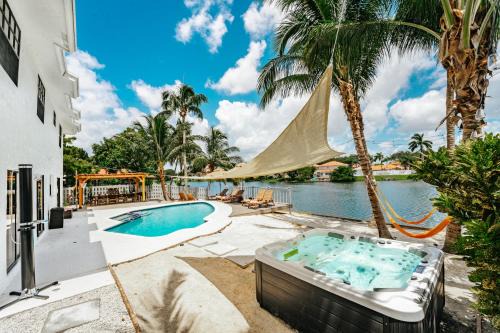 Waterfront Villa with Beach, Game Room, Cinema and Spa
