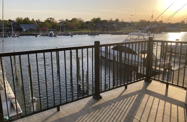 Waterfront, walkable to beach and downtown Lewes attractions
