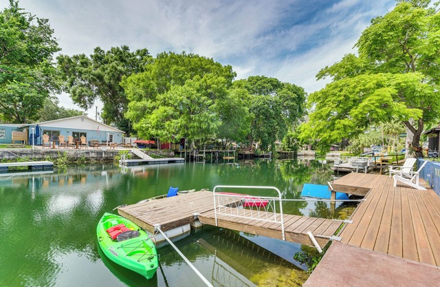 Waterfront Weeki Wachee Home w/Kayaks!
