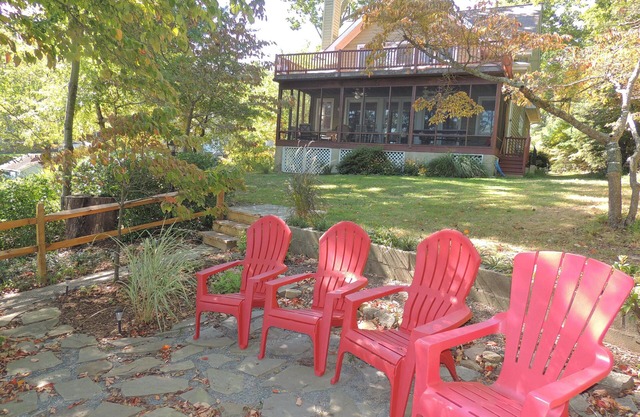 Waterfront - Wonderful View, Spacious, Relaxing, Lovely Front Porch and Deck