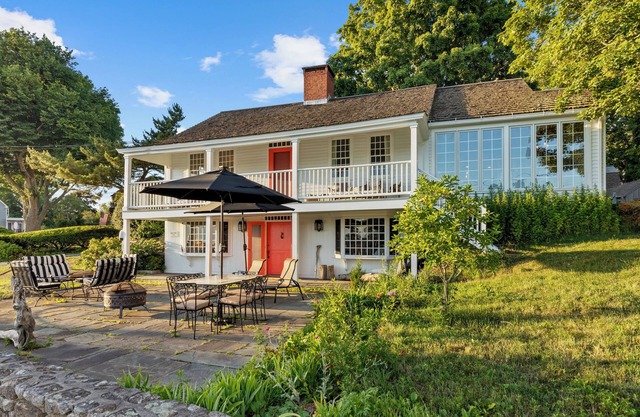 Waterside retreat! 4BR/3BA with private dock/views