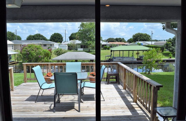 Waterway Inn - canal access to Lake June in Winter!