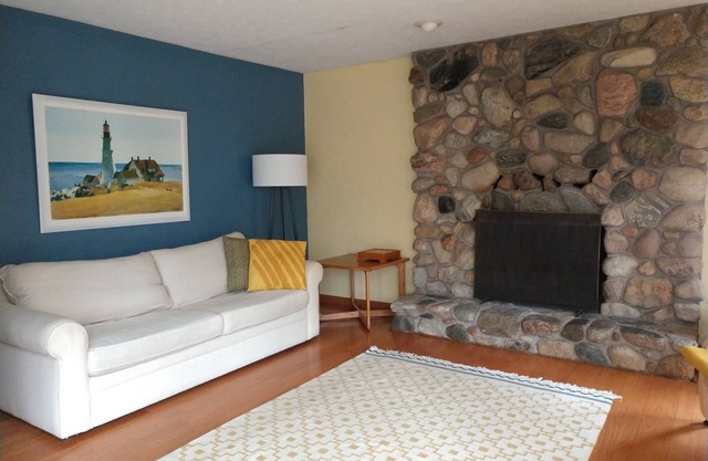 Waukazoo Woods getaway. Equally close to downtown Holland and Lake Michigan