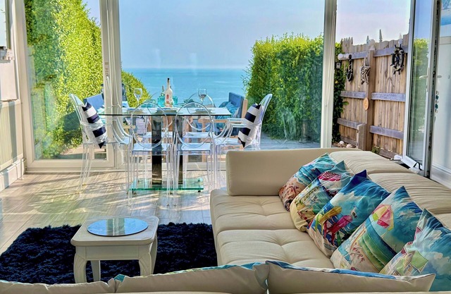Wave Watcher- 4 bedroom sea view home, Sleeps up to 8 guests – 4 double bedrooms – 2.5 bathrooms