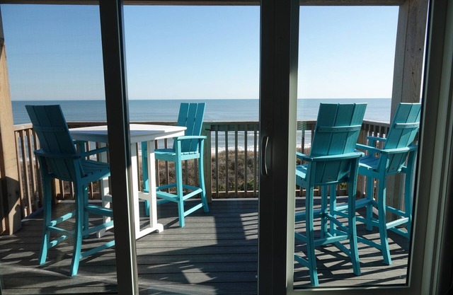 WaveHi! - Oceanfront! Wave Hi To The Surf From Your Private Deck!