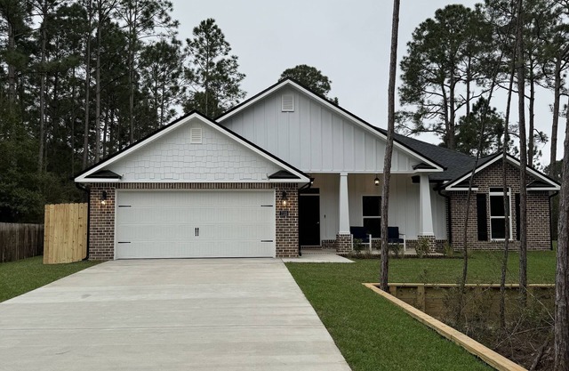 Waves to Fairways-Coastal Retreat near it all! Brand new 4/2 with HUGE backyard