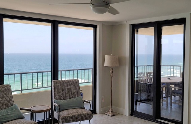 WE HAVE A FEW SEPT + NOV DATES! 2/2, BALCONY w/SPLENDIFEROUS VIEWS!