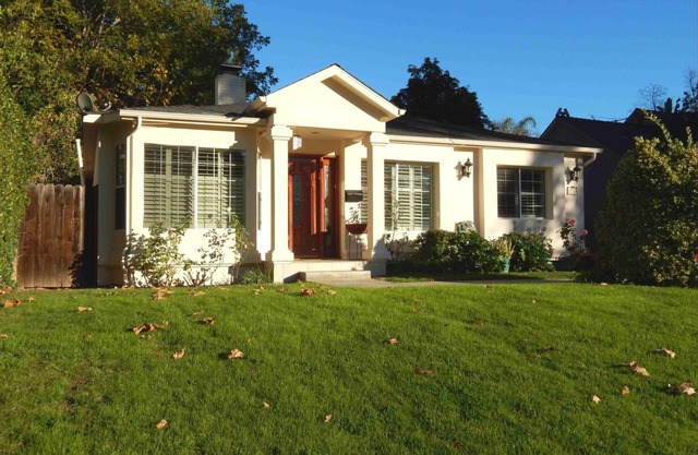 We require no menial chores or unreasonable fees! A charming LA cottage!