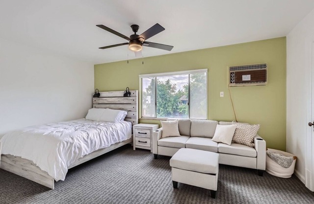 Welcome home to the Lincoln Street Retreat!