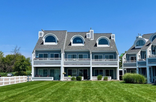 "Welcome Home" to this Wonderful 3 Bedroom Condo in Beautiful Spring Lake, MI
