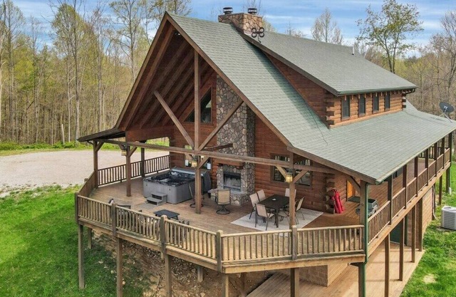Welcome to Arrow Ridge Lodge