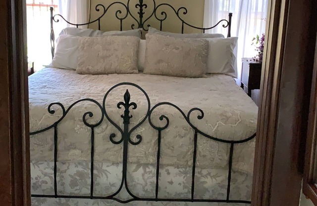 Welcome to Grandma's House! I'd love to host your family&friends! 2 night min!