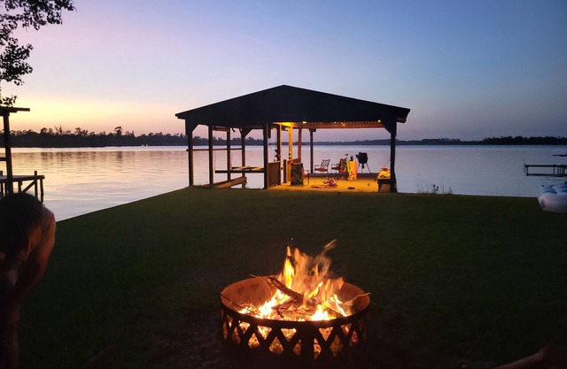 Welcome to Maison de Couillon! Beautiful lake house on serene Bundick Lake!