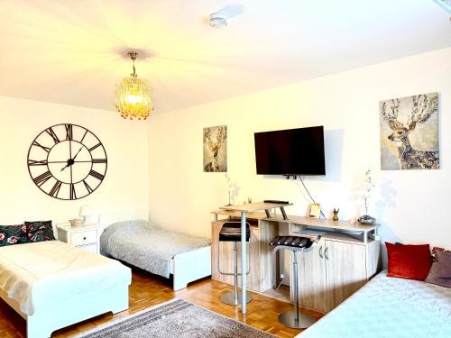 Welcome to Messe! Two-bedroom SmartApartment &Balcony
