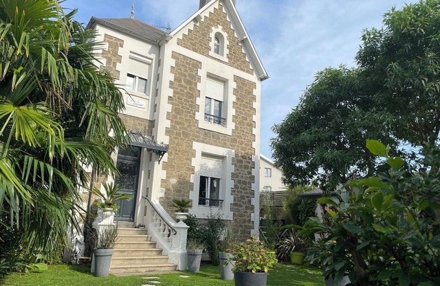 Welcome to our home All on foot Dinard center near market squareWithout garage