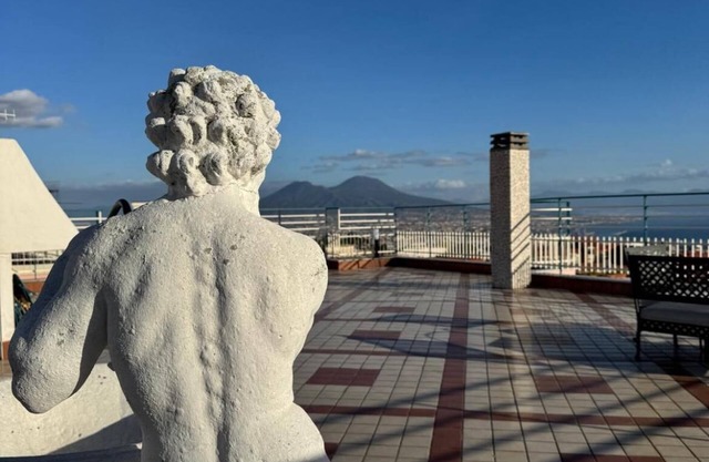 Welcome to our oasis of elegance and comfort enjoy the best of Naples!