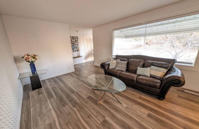 Welcome to our Spacious 6 Bedroom Varsity Home in Calgary's Inner City!