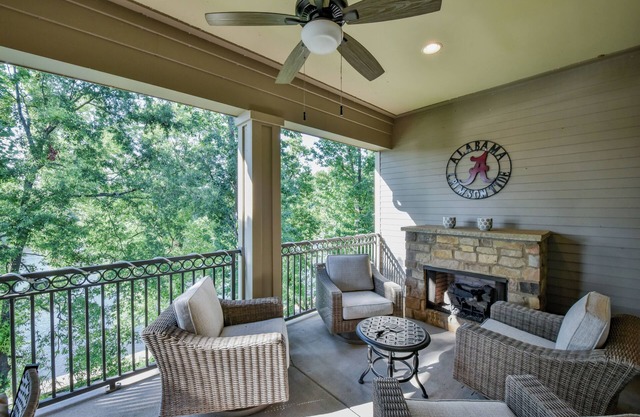 Welcome to RiverMark - River Views & close to UofA Campus!