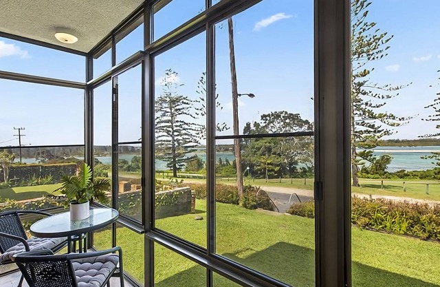 Welcome to Sea Lido Urunga – With spectacular views of the estuary and park