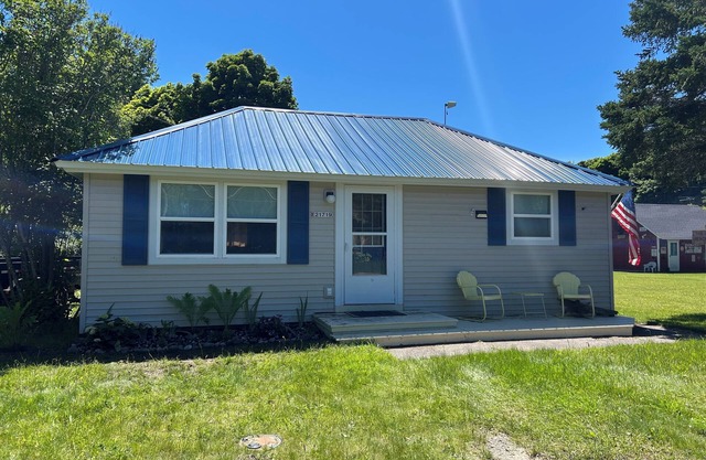 Welcome to The Driftwood Cottage! A cozy 2-bedroom home in Grand Marais, MI.