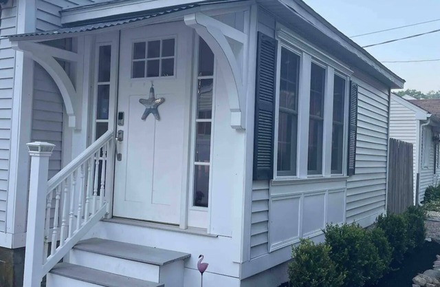 Welcome to the Flirty Flamingo Wareham- A cozy cottage