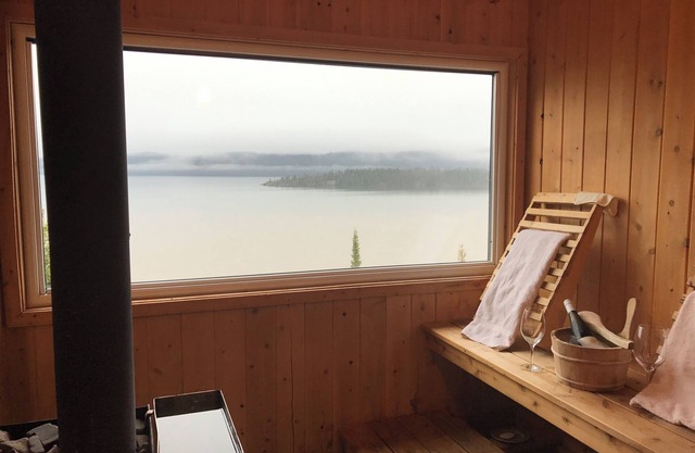 Welcome to the HighSide.Charming 3-bedroom cottage in delightful Thunder Bay