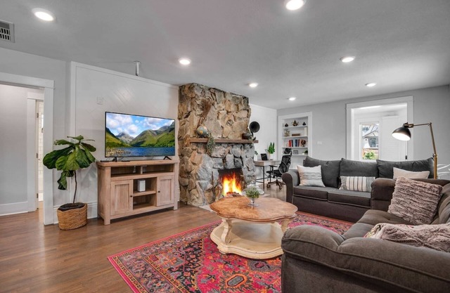 Welcome to this cozy and inviting duplex!