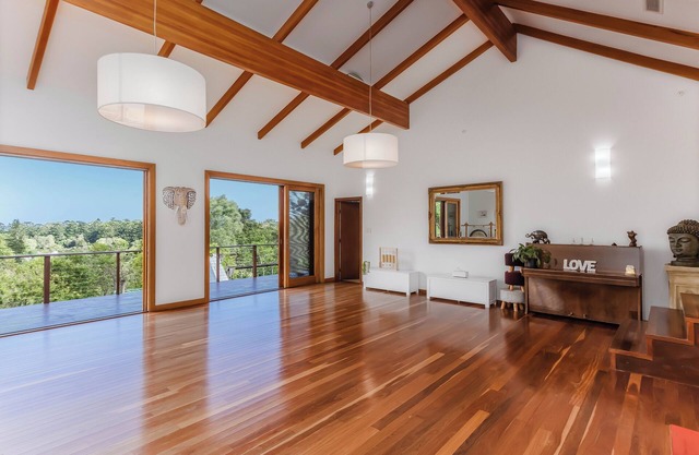 Welcome to this luxurious 3-bedroom, 2-bathroom coastal retreat in Ocean Shores.