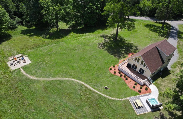 Welcome to Twin Creeks. A brand-new Chalet with hot tub,WiFi, and AC on 32 acres