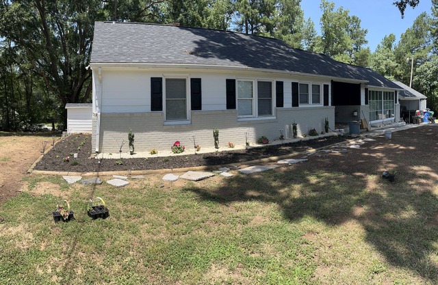 Welcome to Your Enchanting 3-Bedroom Home in Charming Albemarle-North Carolina