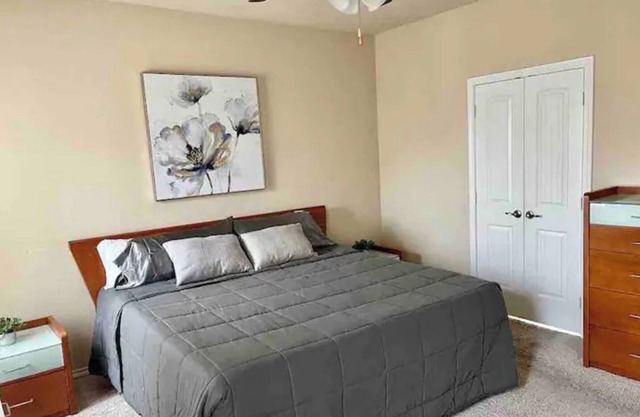 Welcoming and Spacious Residence 4 Bedrooms 3 Bath