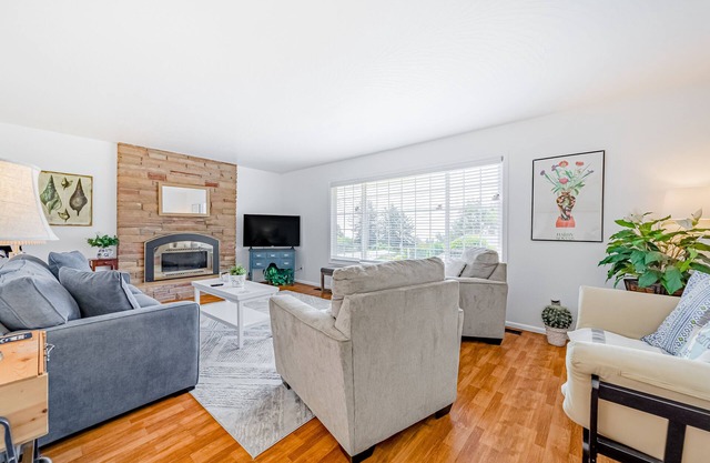 Welcoming beach escape near shopping & dining with fast WiFi, central AC & W/D
